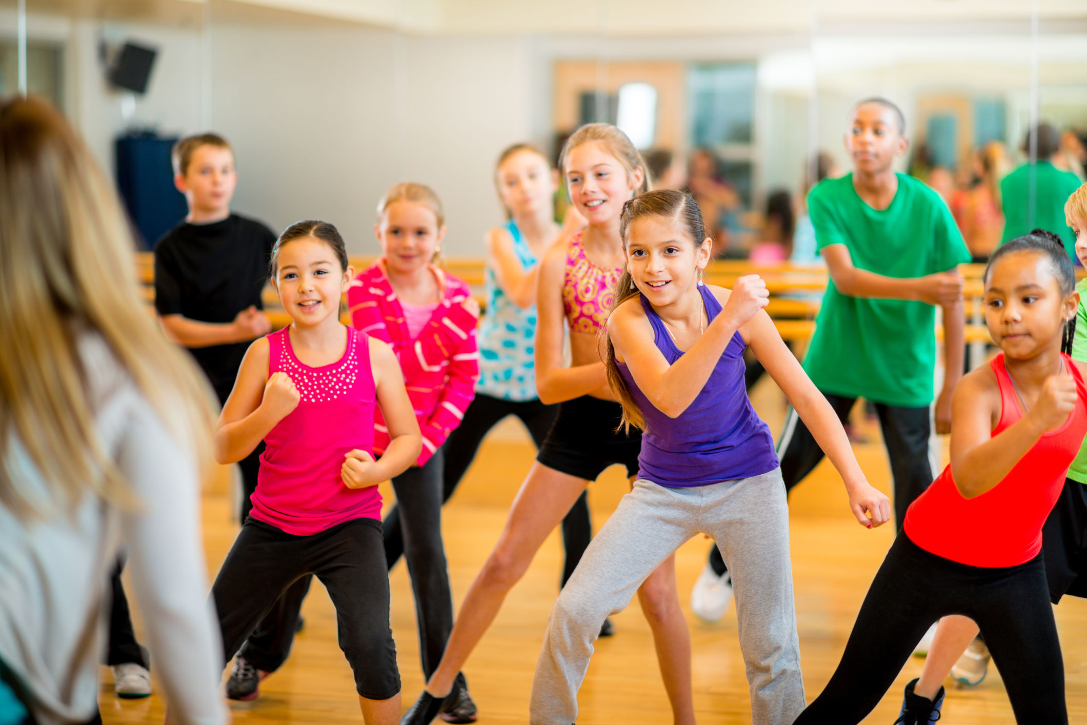 Dance exercise. Оздоровительная аэробика для детей. Детский фитнес. Фитнес аэробика для детей. Спортивные занятия для детей.